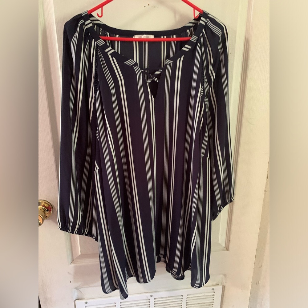 3X navy blue and white striped top